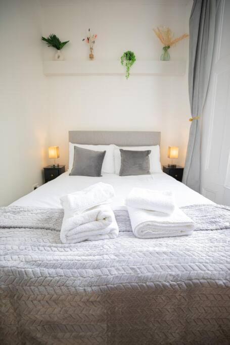 Perfect Location 4Bed 2 Bath Spacious Apartment Londra Dış mekan fotoğraf